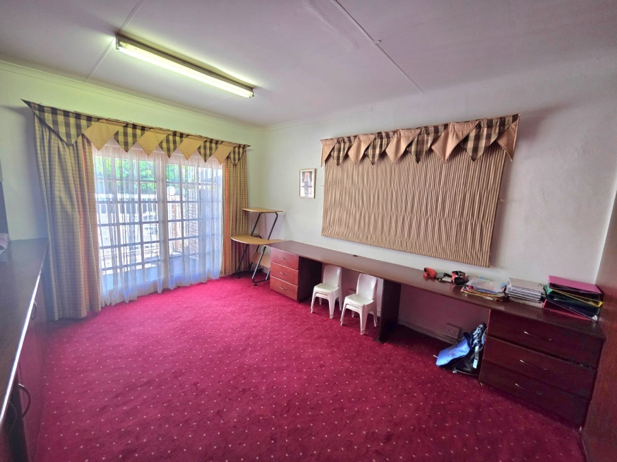 5 Bedroom Property for Sale in La Provance Free State